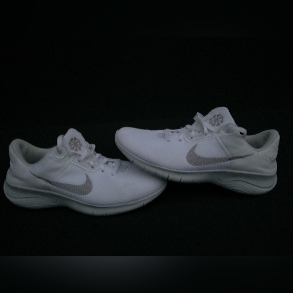 Nike Womens White Sneakers size 9